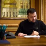 zelenskij uviv sankciyi proti arestovicha ta blogera oleshka jaki viyihali z ukrayini 63862ab