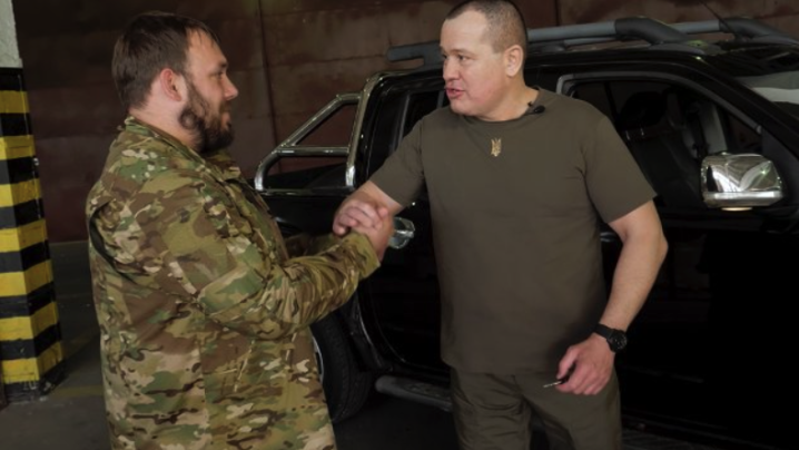Бійці 112 бригади ТрО отримали позашляховик від «Української команди»