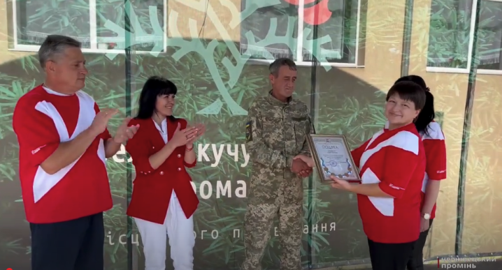 https://west.in.ua/2025/06/23/подяки-за-захист-україни-волонтери-української-команди-вручили-іменні-подяки-двом-буковинцям/
