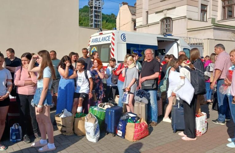 Буковинці, які потрапили у ДТП у Франції, прибули до Чернівців