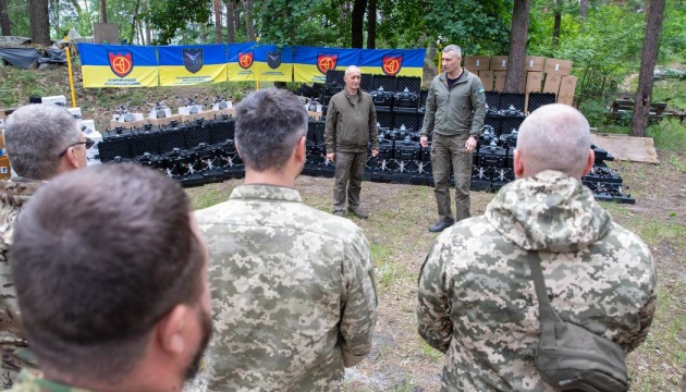 Громада Києва передала на фронт ще 2400 безпілотників