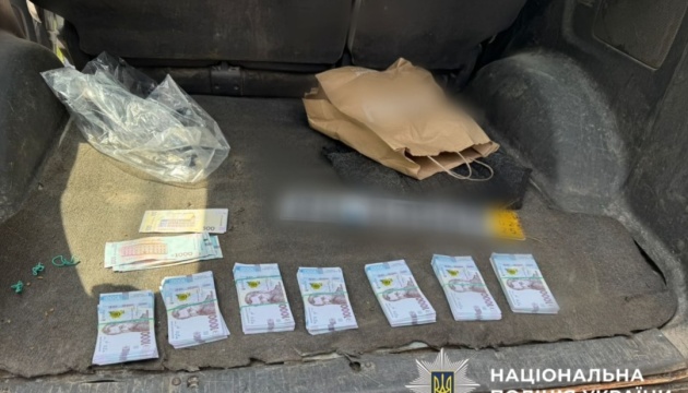Хотів продати військовим гуманітарні авто: на Київщині викрили члена благодійного фонду