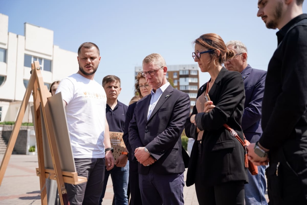 inozemnim delegacijam pokazali jak prohodit vidnovlennja borodjanki 6a12261