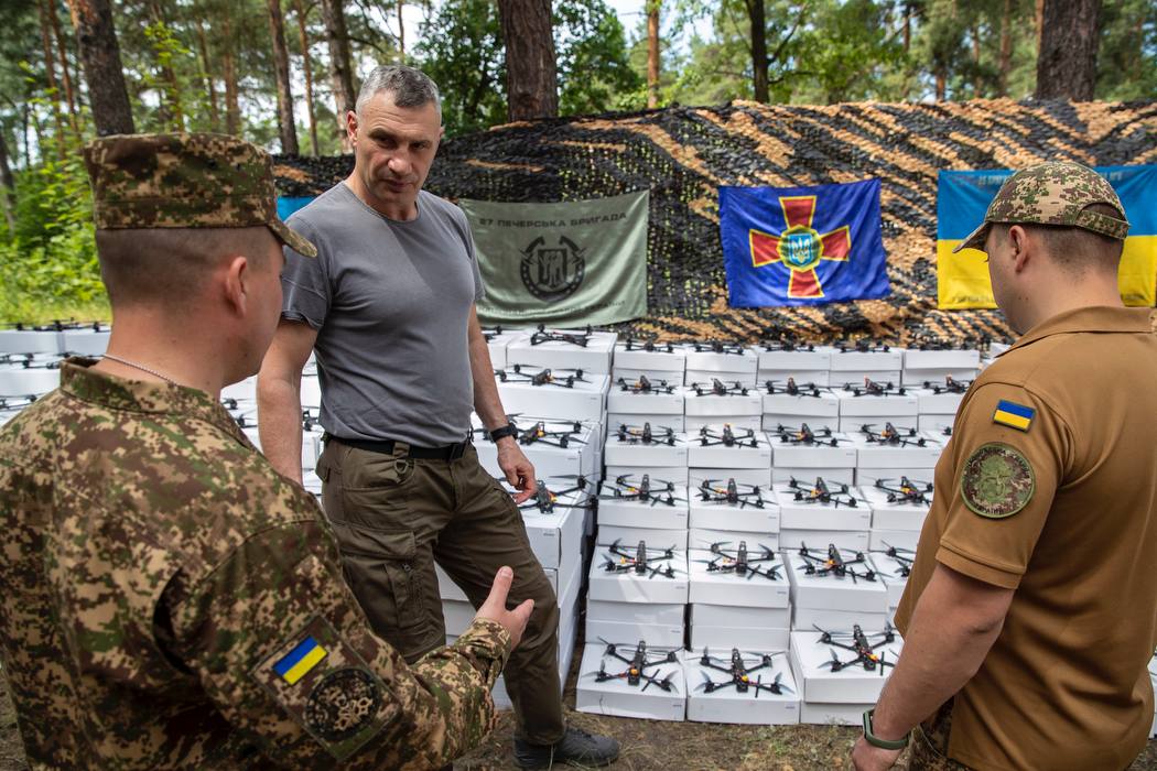 kiyiv peredav dvom brigadam nacgvardiyi 1700 fpv droniv bc4d996