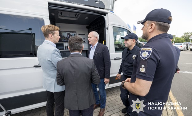 misija yes peredala nacpoliciyi mobilni ofisi dlja prifrontovih regioniv 23c074f