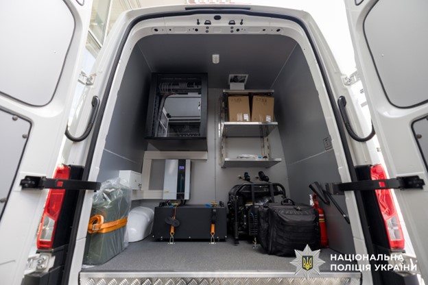 misija yes peredala nacpoliciyi mobilni ofisi dlja prifrontovih regioniv 5a301f7