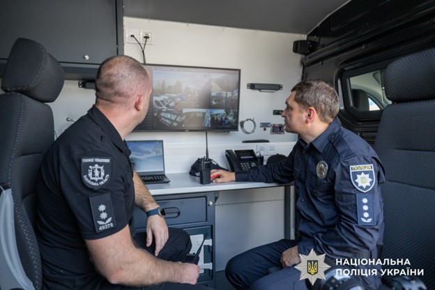 misija yes peredala nacpoliciyi mobilni ofisi dlja prifrontovih regioniv f42e722