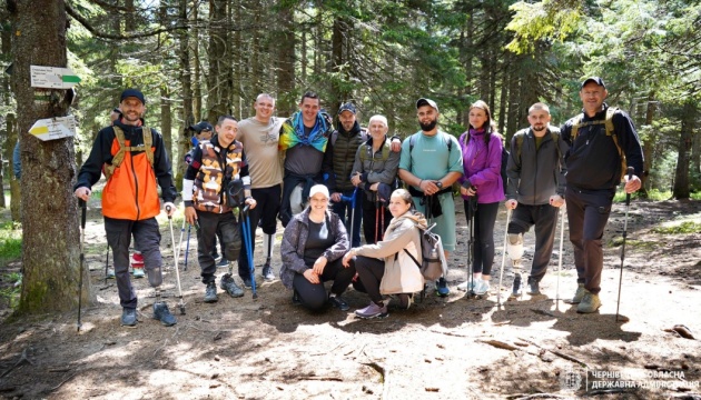 На Буковині для поранених військових організували сходження на Говерлу