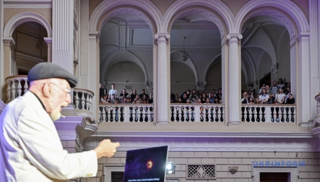 na naukovo tehnologichnomu festivali u lvovi vistupiv nobelivskij laureat kip torn 852363b