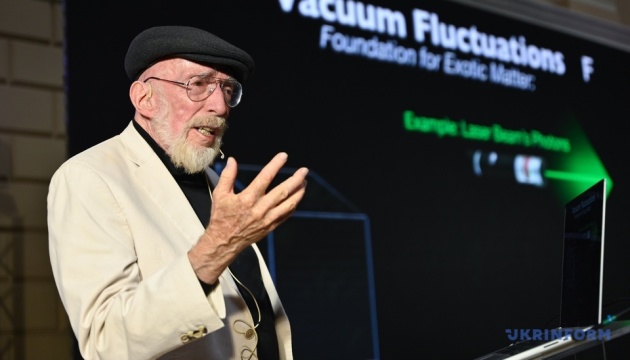 На науково-технологічному фестивалі у Львові виступив Нобелівський лауреат Кіп Торн