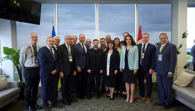 prezident zelenskij zustrivsja z liderami ukrayinskoyi gromadi v kanadi d0724cd