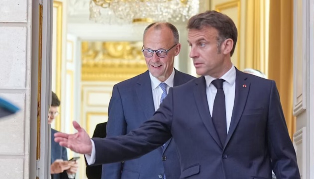 «Союзники так не роблять»: Макрон у Гренландії прокоментував зазіхання Трампа на острів