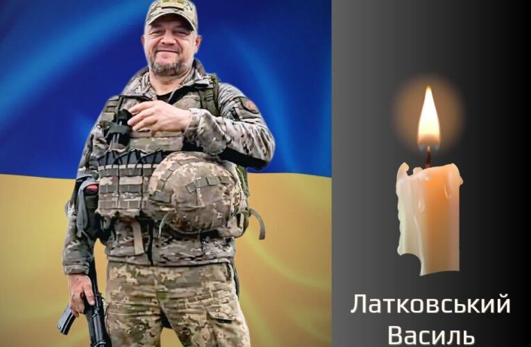 У Хотині попрощаються з військовиком, який загинув на російсько-українській війні