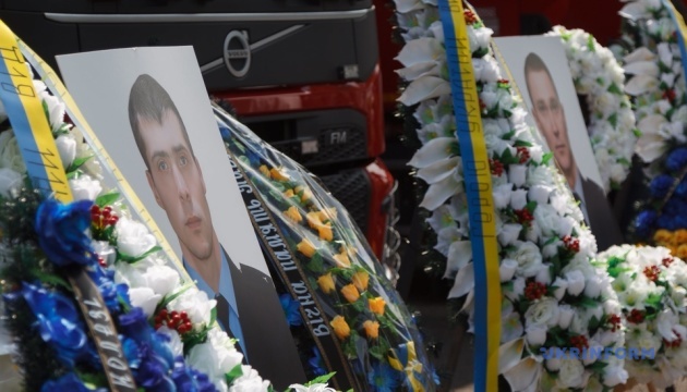 u kiyevi poproshhalisja z troma rjatuvalnikami jaki zaginuli cherez rosijsku ataku 6 chervnja 6e01a01