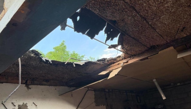 u nikopolskomu rajoni vnaslidok rosijskih atak postrazhdali dvoye cholovikiv de942c3