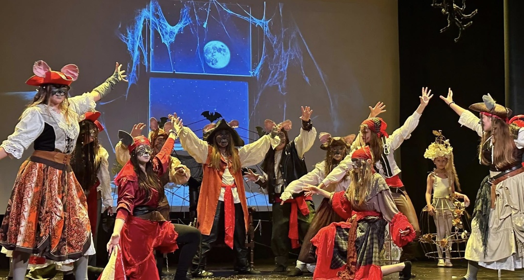 u varshavi vidbulasja premyera ukrayinskogo ditjachogo mjuziklu nich na gorishhi fcabcca