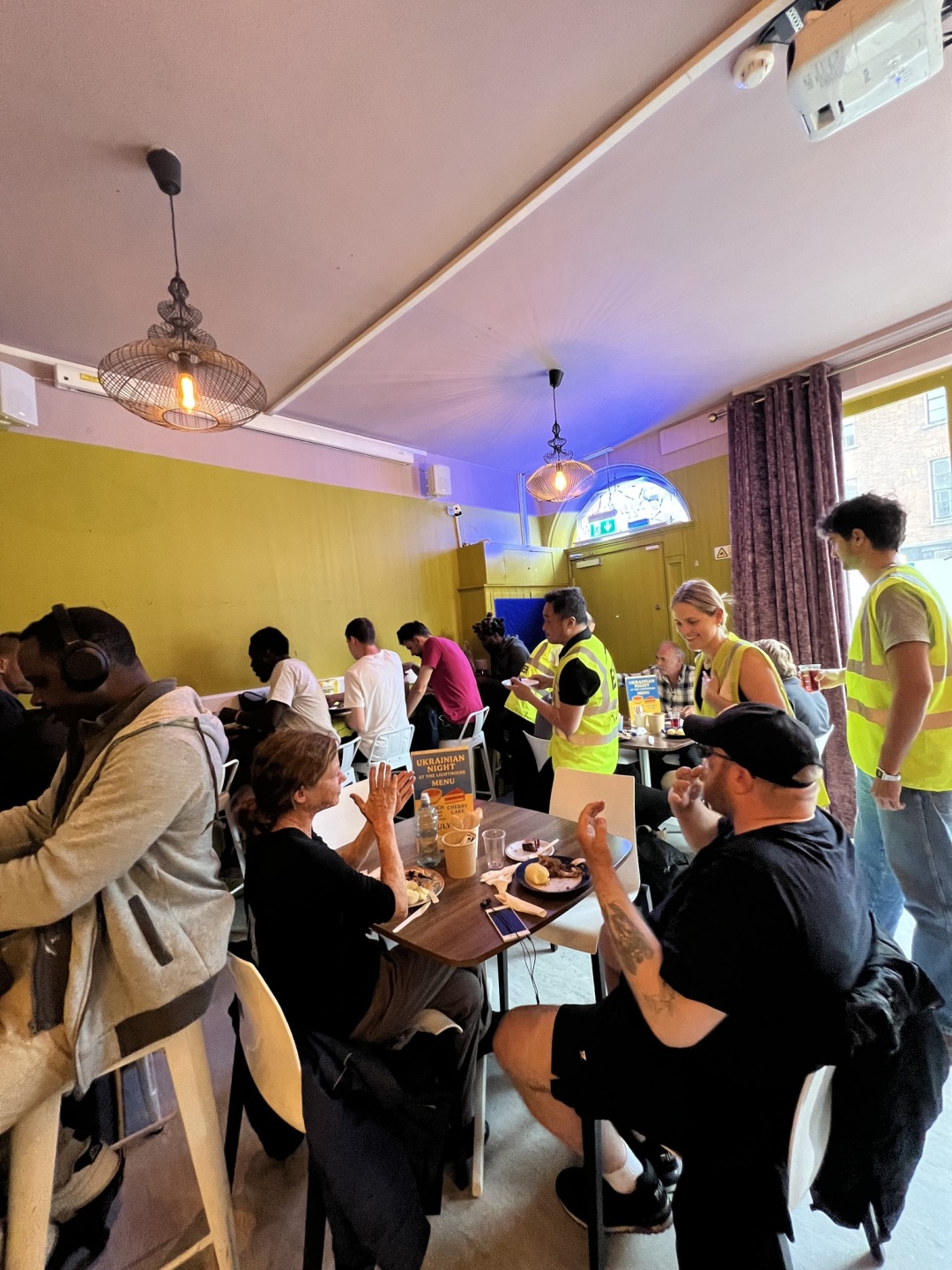 ukrayinski volonteri organizuvali blagodijnij vechir u dublini d24f34e