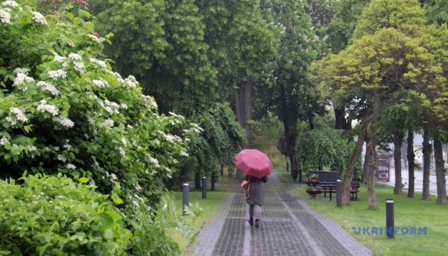 Дощитиме у північних і західних областях, подекуди до +35°