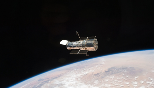 Hubble показав кольорове скупчення зірок у Чумацькому шляху