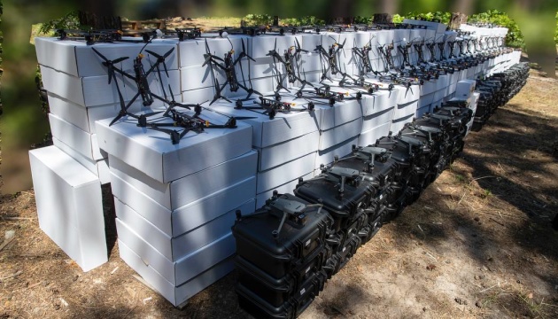 Київ передав на найгарячіші напрямки фронту 2350 дронів різних типів