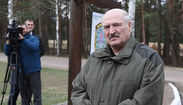 Лукашенко знову використовує нелегальних мігрантів для тиску на ЄС - розвідка