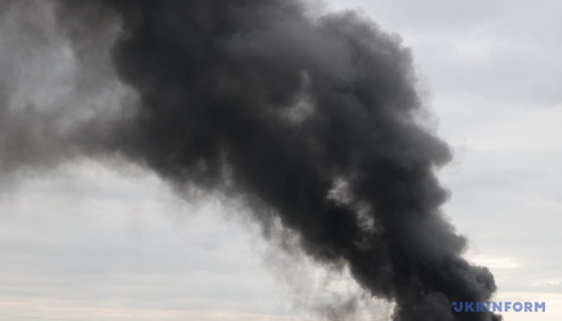 Під час атаки безпілотників у Харкові пролунав вибух та сталася пожежа