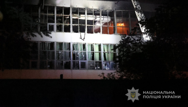 У Запоріжжі внаслідок атаки РФ пошкоджені три багатоповерхівки та частково зруйнована взуттєва фабрика