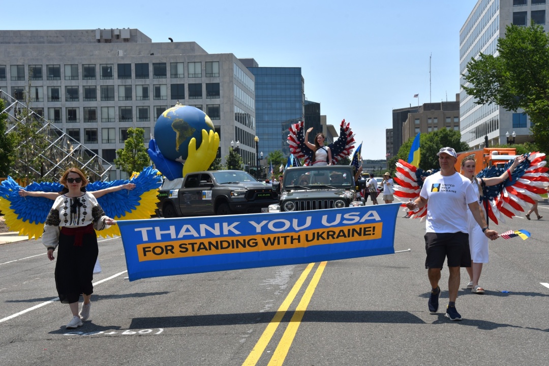 ukrayinci projshli centrom vashingtona na paradi do dnja nezalezhnosti ssha 8720aa4