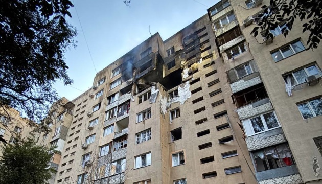 В Одесі ворожий безпілотник влучив у багатоповерхівку, четверо постраждалих