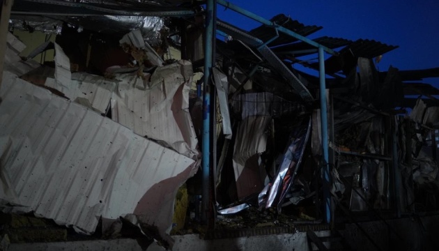 Запоріжжя зазнало 6 ударів «Шахедами», пошкоджені склади та сільгосптехніка, постраждала жінка
