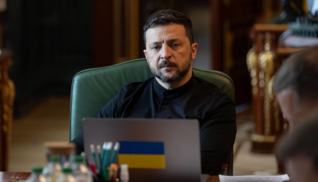 zelenskij obgovoriv zi starmerom ochikuvannja vid nastupnoyi zustrichi koaliciyi ohochih 33b25e1