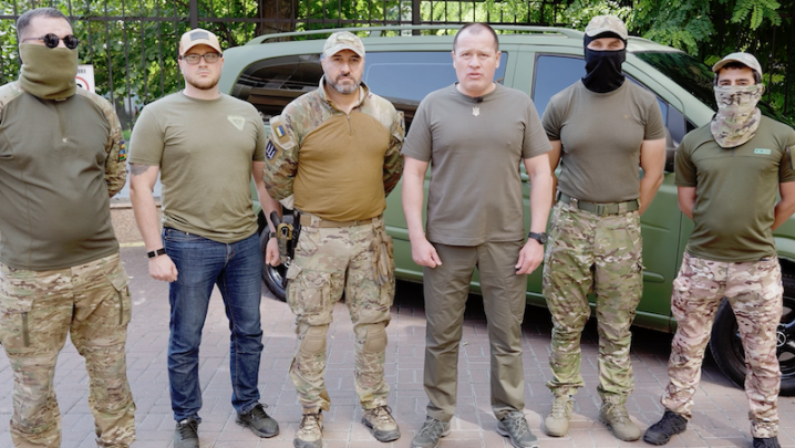 «Українська команда» передала автомобіль розвідникам з іноземного легіону