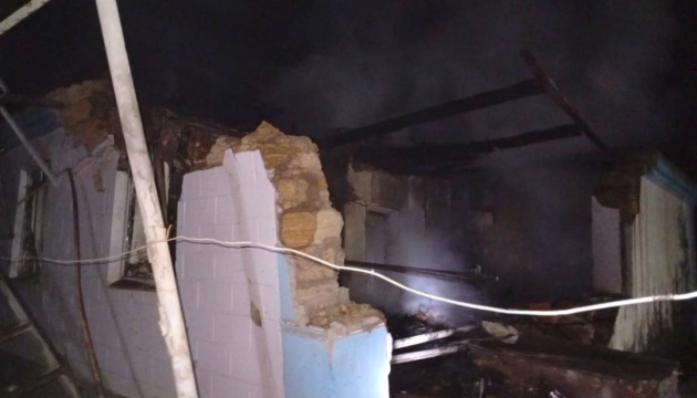 Атака дронів на Дніпро: двоє поранених, пошкоджені інфраструктурний об'єкт та пожежна частина