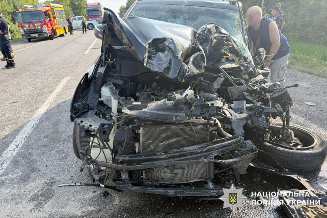 na hmelnichchini legkovik zitknuvsja z avtobusom 16 postrazhdalih 24af971