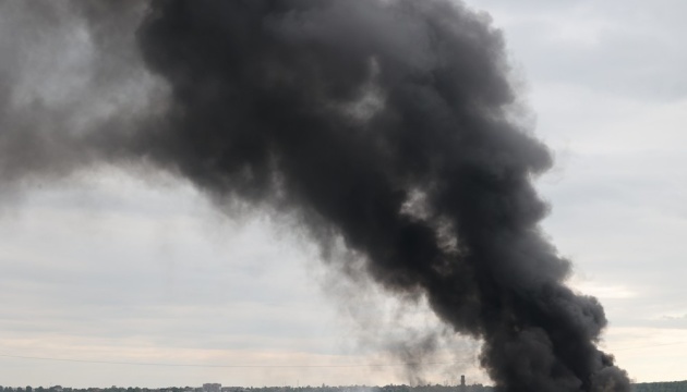 На Сумщині росіяни завдали удару по дачному сектору, виникли пожежі