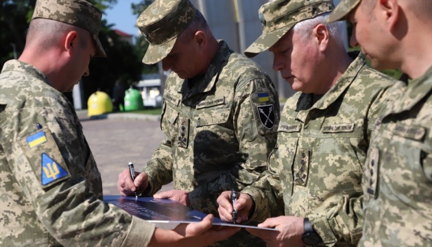 У Києві відкрили пам’ятний знак на честь Повітряних сил