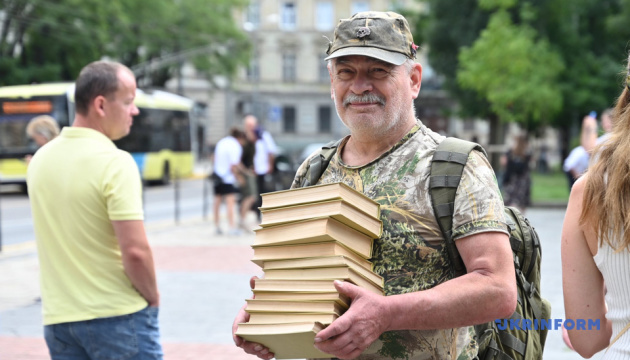 u lvovi projshov masshtabnij knigoobmin knizhkova ploshha cc09e44