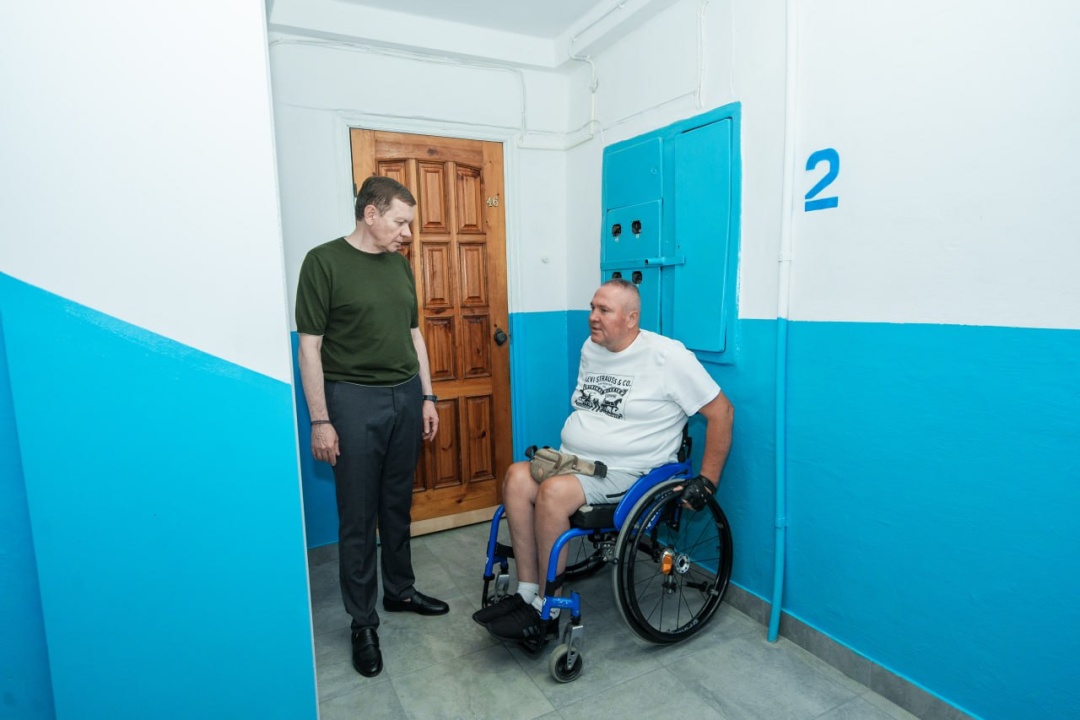 u vinnici v budinku veterana vstanovili bezbaryernij dvostoronnij lift 79667da