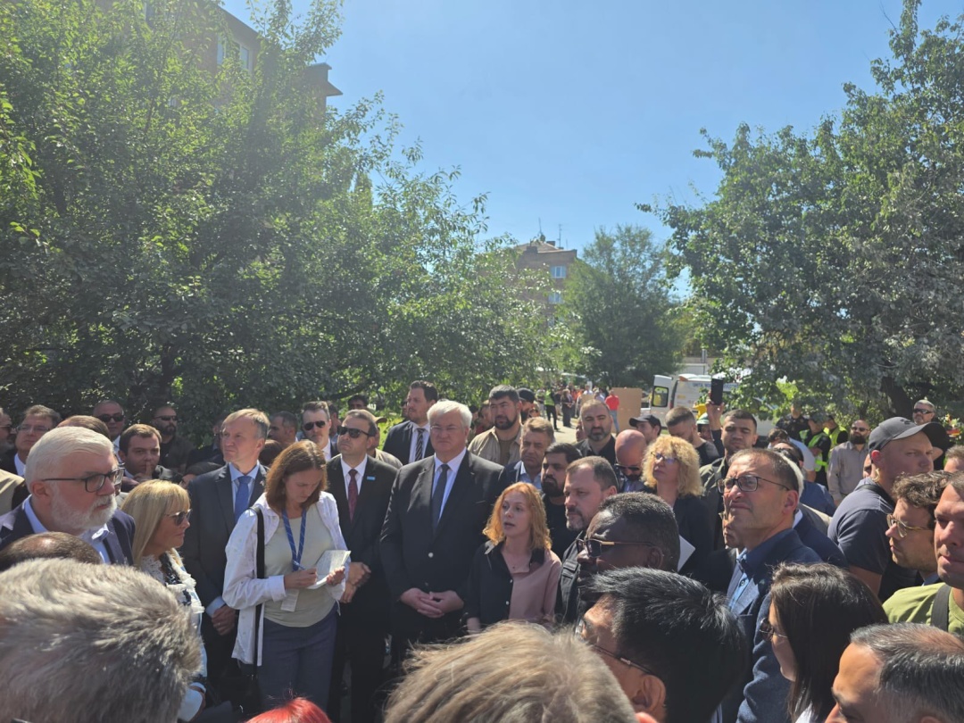 zrujnovanij udarom rf budinok u kiyevi vidvidali kerivniki 55 diplomatichnih misij 8d5a46f