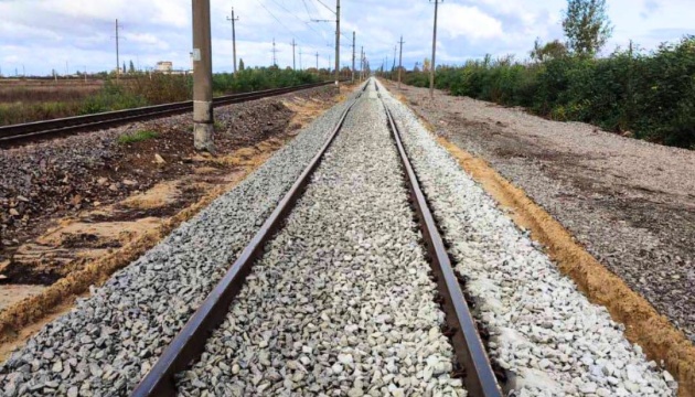 Через ворожий обстріл інфраструктури на Донеччині затримується низка потягів