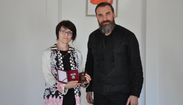 Дослідниця з Канади отримала високу державну нагороду України