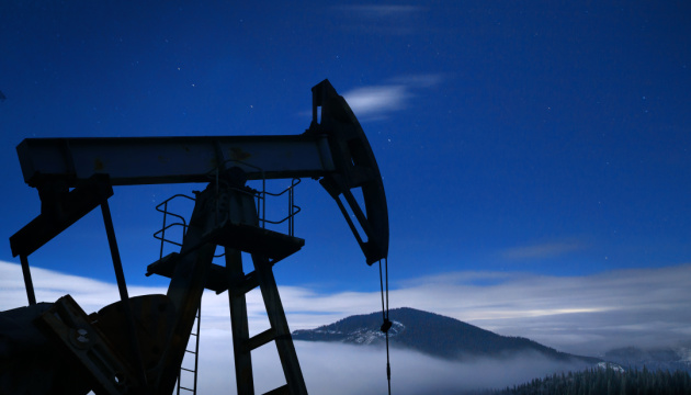 Нафта дорожчає через геополітичну напруженість в Європі та на Близькому Сході