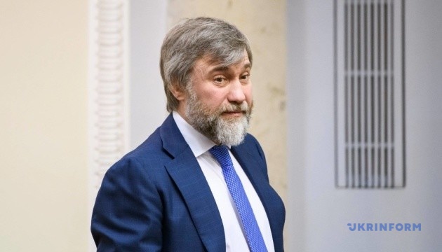 Суд заочно арештував Новинського