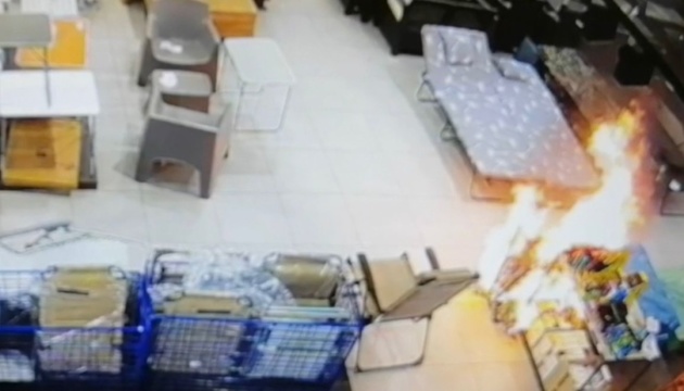 У Києві шестирічний хлопчик влаштував пожежу в гіпермаркеті