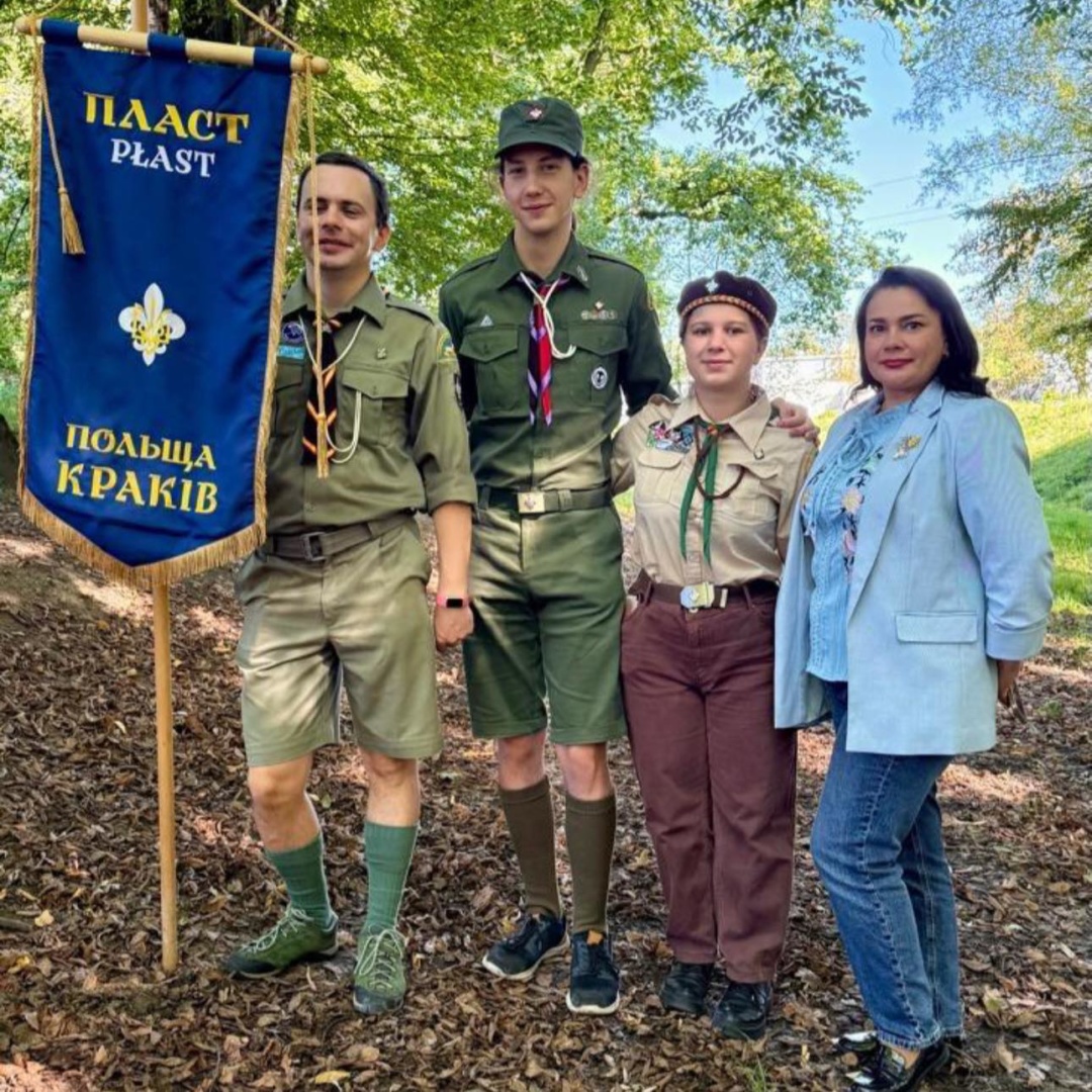 u krakovi urochisto rozpochavsja novij plastovij rik d07498f