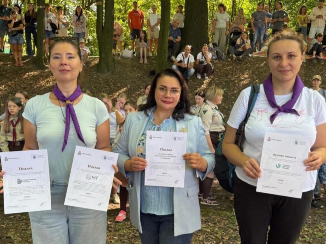 u krakovi urochisto rozpochavsja novij plastovij rik e069003