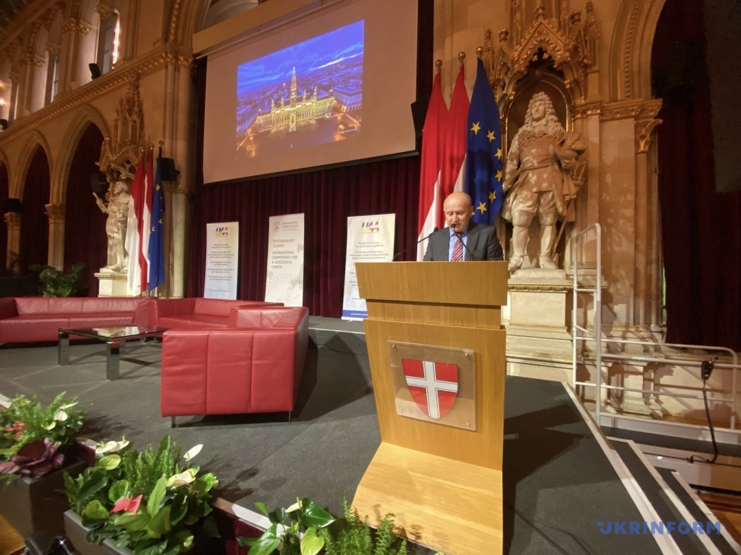 u videnskij ratushi projshov prisvjachenij ukrayini simpozium 12372c6