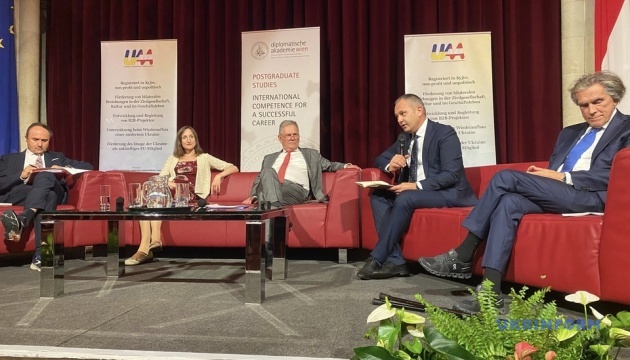 u videnskij ratushi projshov prisvjachenij ukrayini simpozium c82f6af