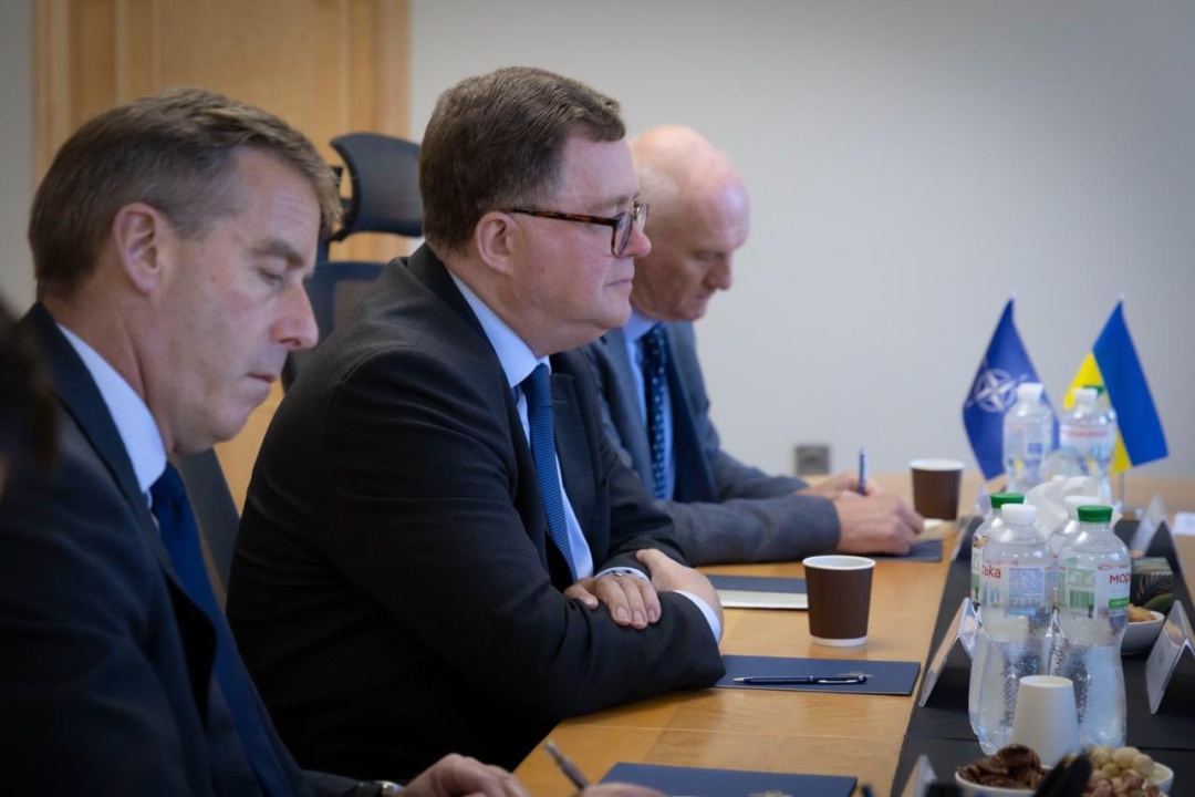 umyerov obgovoriv z golovoju predstavnictva nato garantiyi bezpeki dlja ukrayini 52d4c61