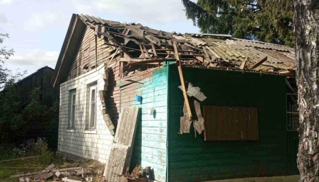 За добу ворог обстріляв 10 населених пунктів Чернігівщини, є поранений